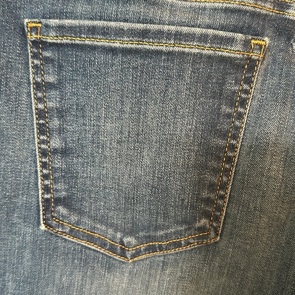 Jen 7 from 7 for All Mankind Mid-Roll - Picture 7 of 10